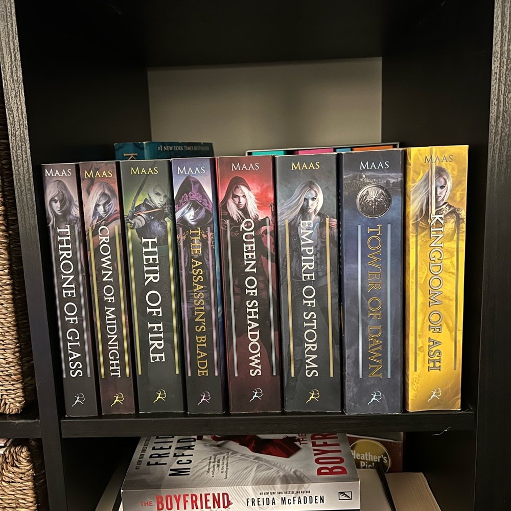 Throne of Glass Series - Books by Sarah J Maas (Original Covers)
